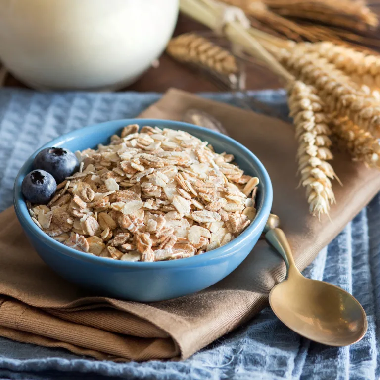 Bowl of uncooked Jungle oats with blueberries, perfect for a REP protein-packed breakfast recipe